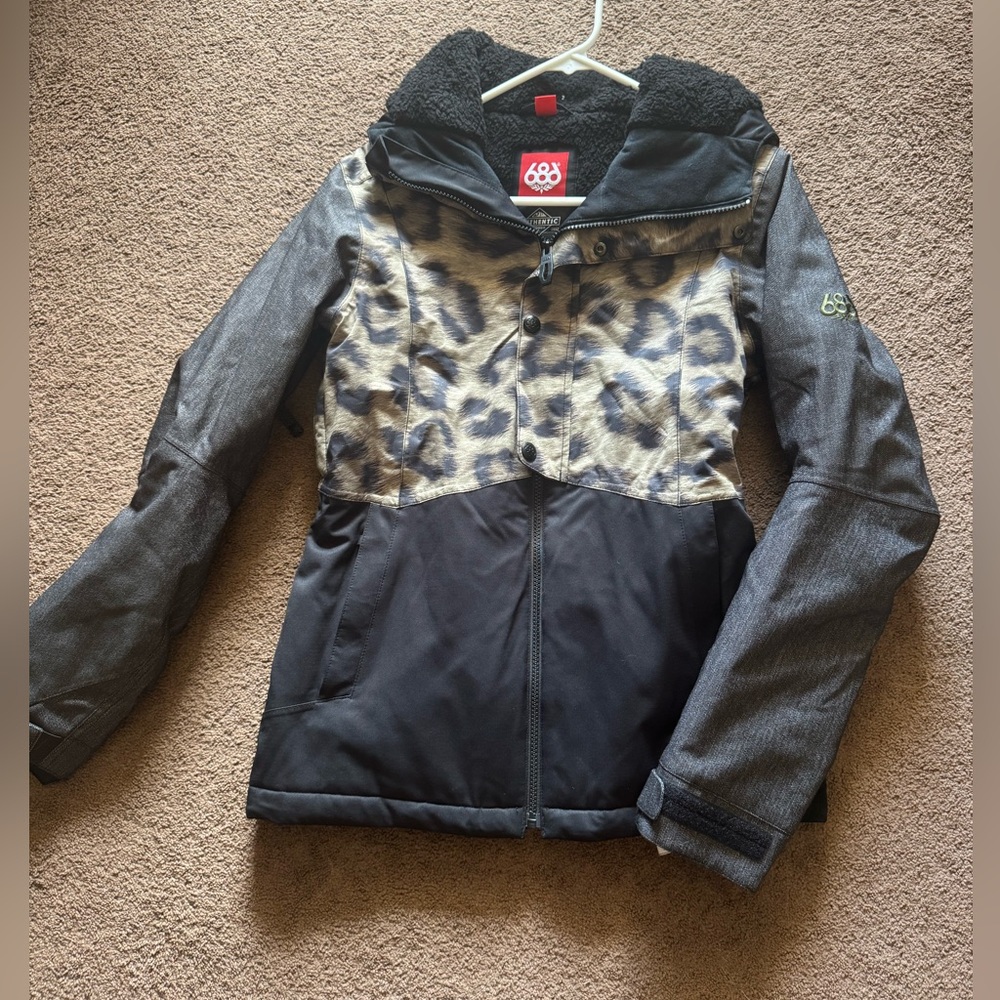 686 Woman’s Leopard Print Puffer Jacket - Black and Gray